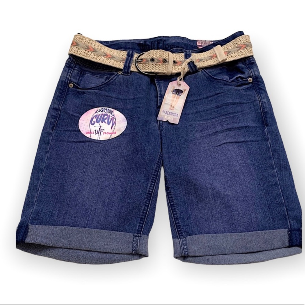 WallFlower Luscious Curvy Shorts.